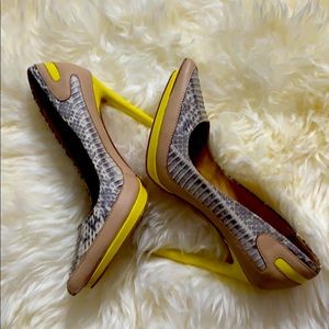 LAMB JEAN GREY AND YELLOW PUMPS